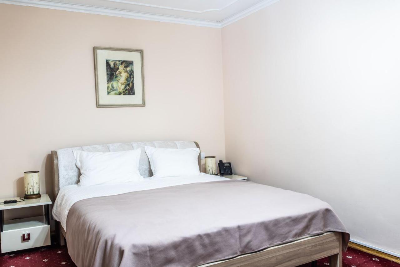 Star Rent Hotel Chisinau Luaran gambar