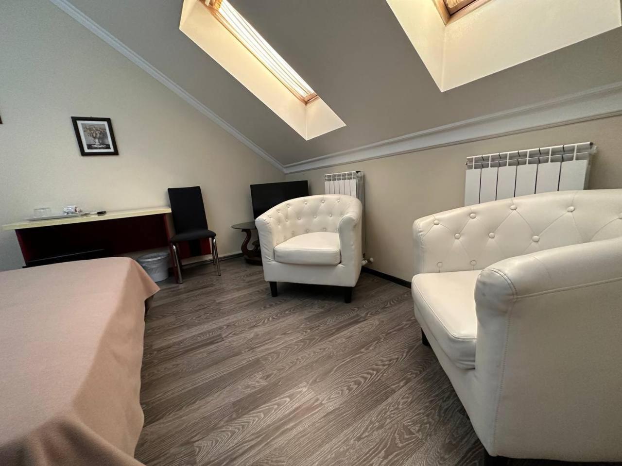 Star Rent Hotel Chisinau Luaran gambar