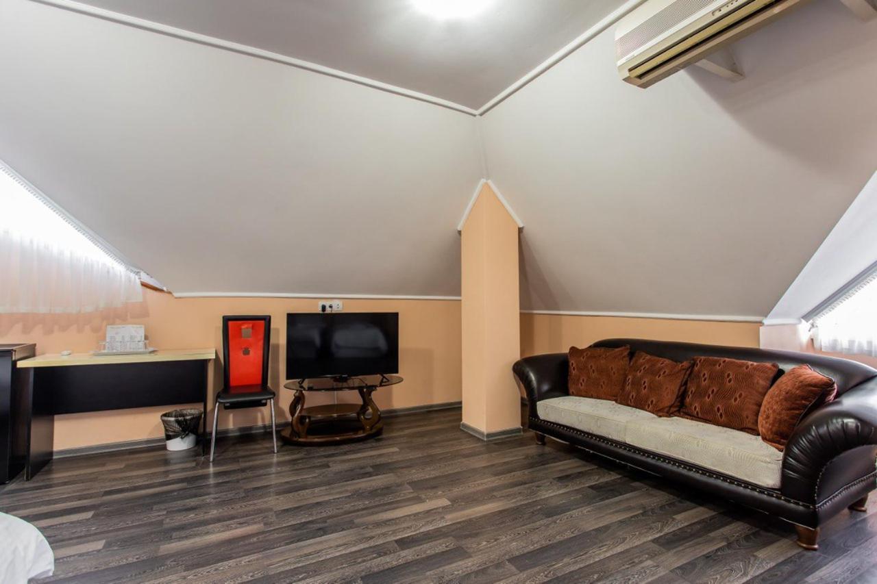 Star Rent Hotel Chisinau Luaran gambar