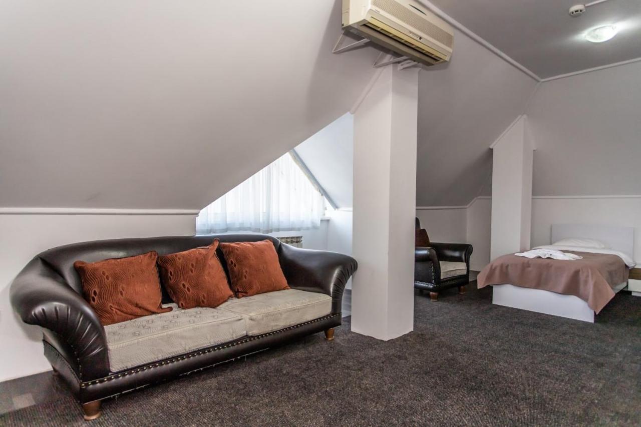 Star Rent Hotel Chisinau Luaran gambar